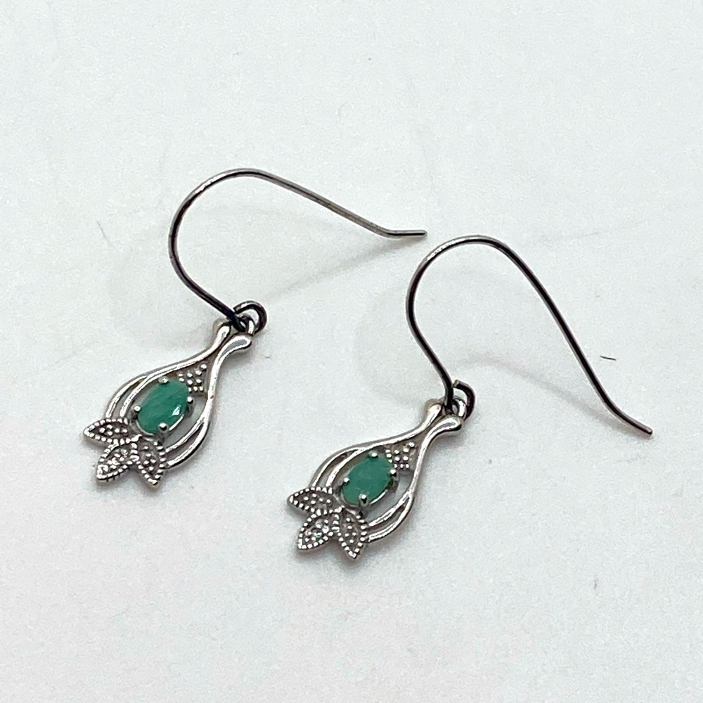 VTG Emerald Sterling Silver Filigree Dangle Earrings Shepherds Hook Post 1.2”